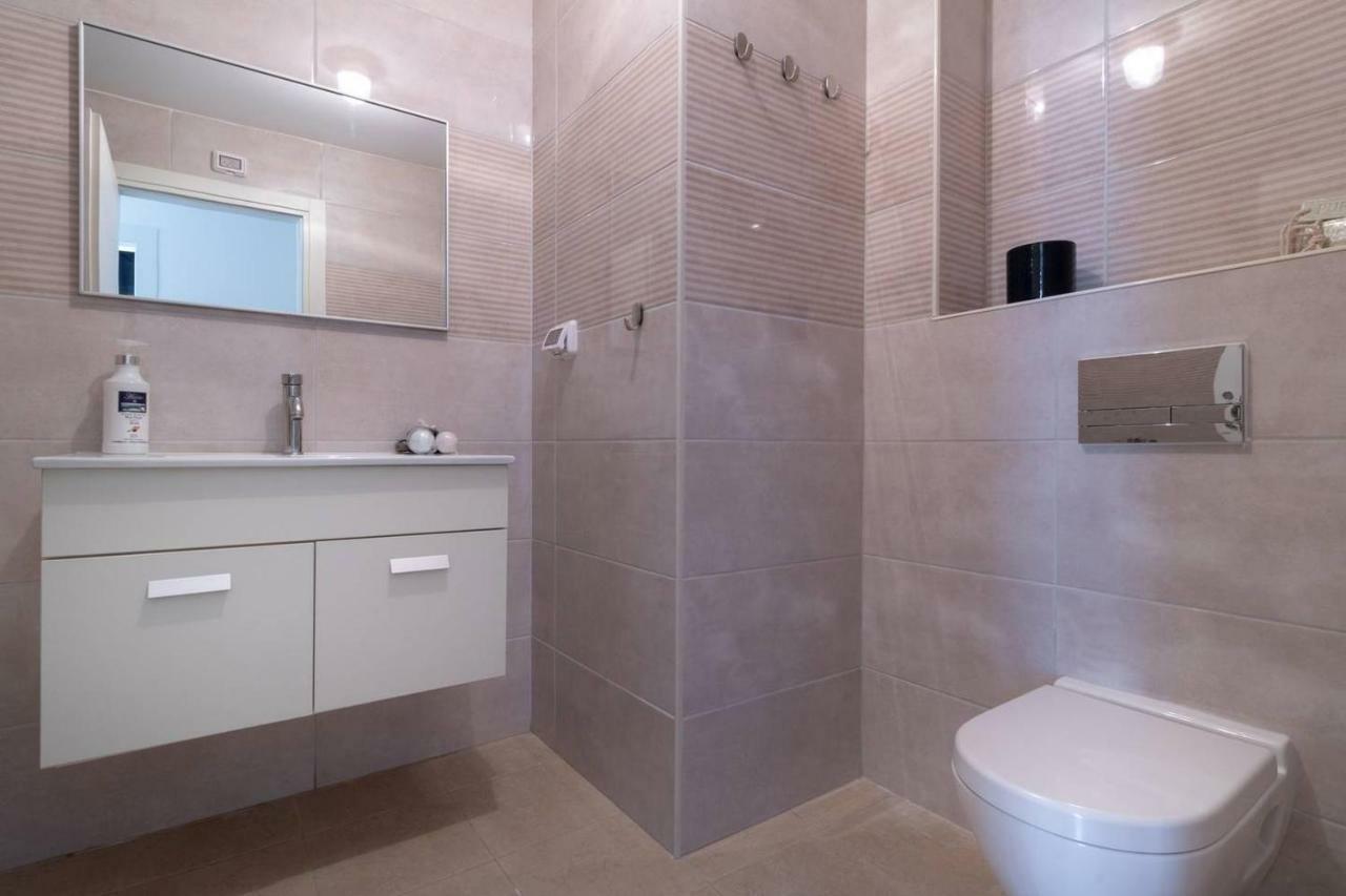 Modern Flat On Best Location In Town Yerusalem Bagian luar foto
